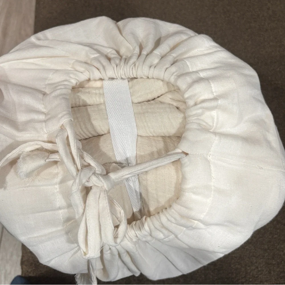 Quince Ivory Drawstring Pouch - Picture 6 of 6